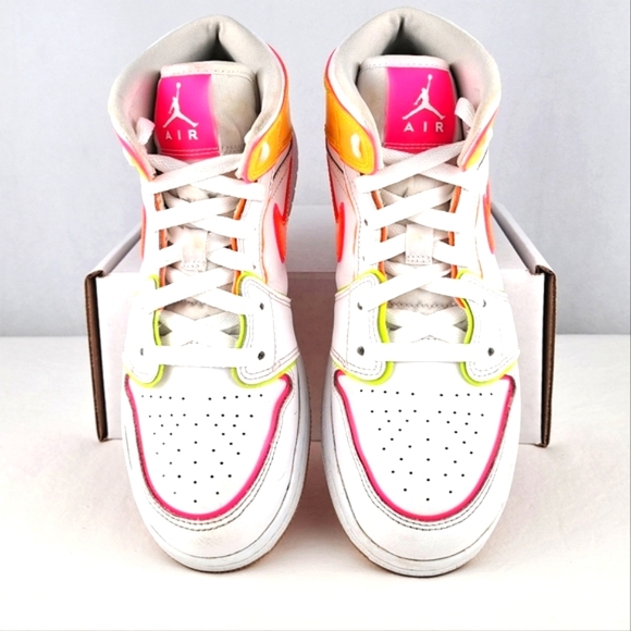Jordan 1 Mid GS SE 'EdgeGlow' Size 6.5Y - Picture 8 of 9